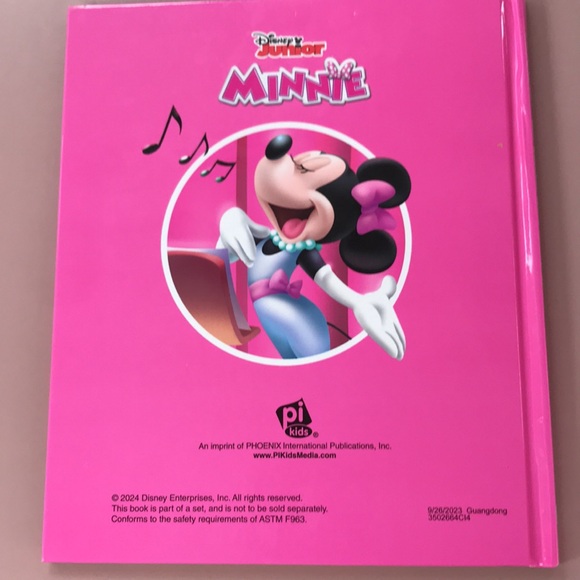 Books- 3 Disney- Cars on the Road, The Minnie & Daisy Show and Fancy Nancy- - Picture 6 of 9